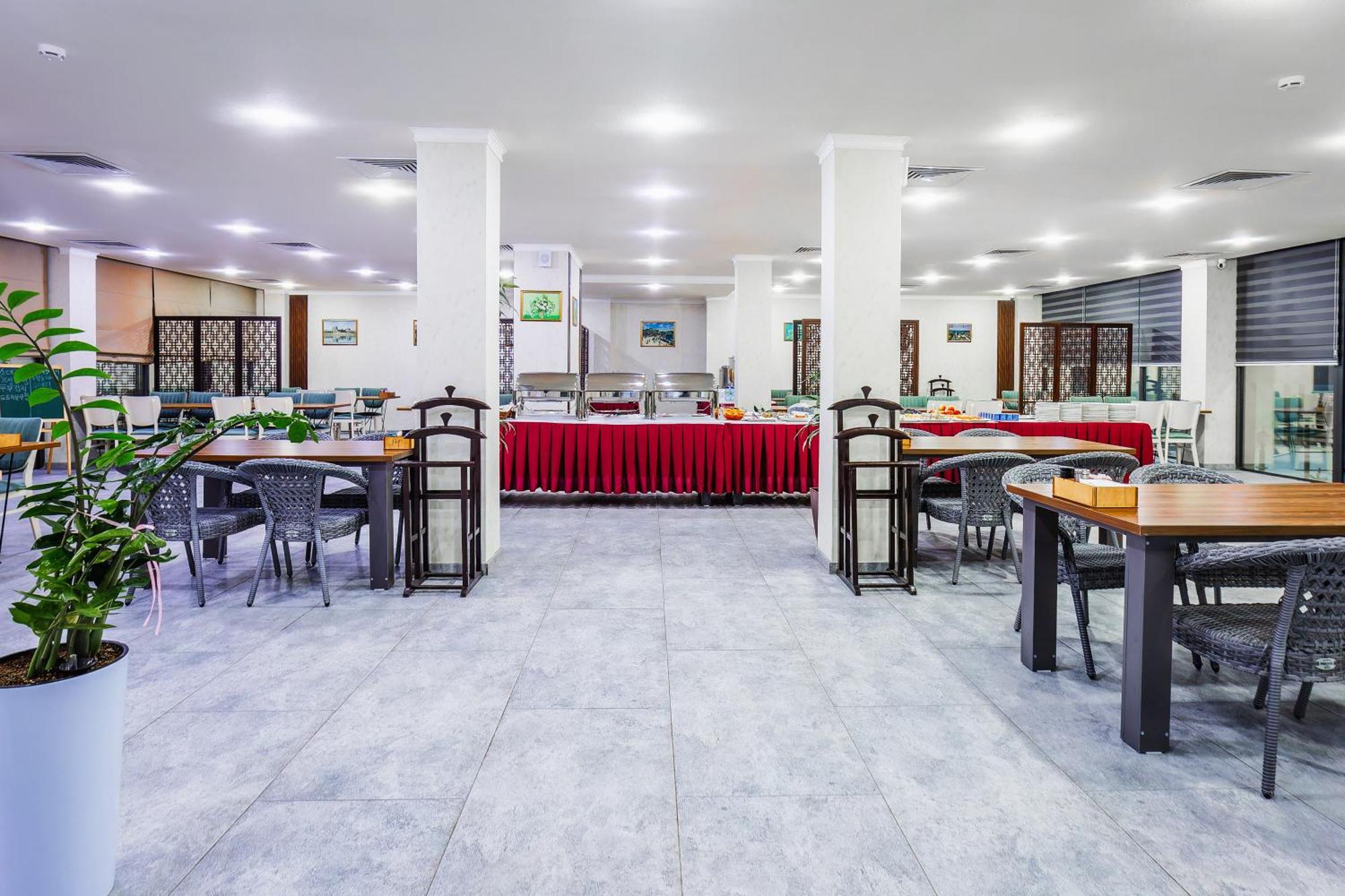 Rich Park Hotel Tashkent Exterior photo